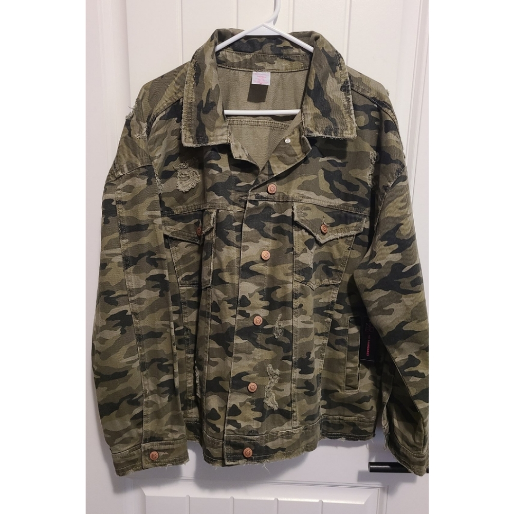 Camo jean denim trucker jacket NEW XXL 19